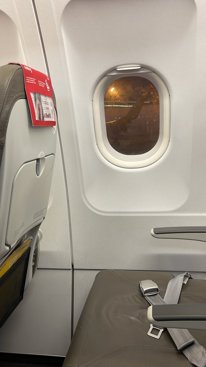me he encontrado a un tio to majo en el avion que dice que vende jabón