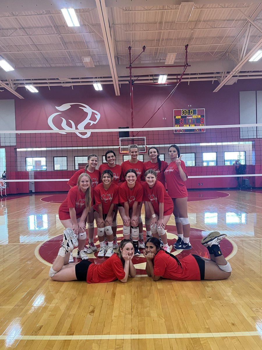 crosby_volley's tweet photo. Day two of Scrimmage is in the books! #theycute #cougarnation https://t.co/24OdFzjWGv