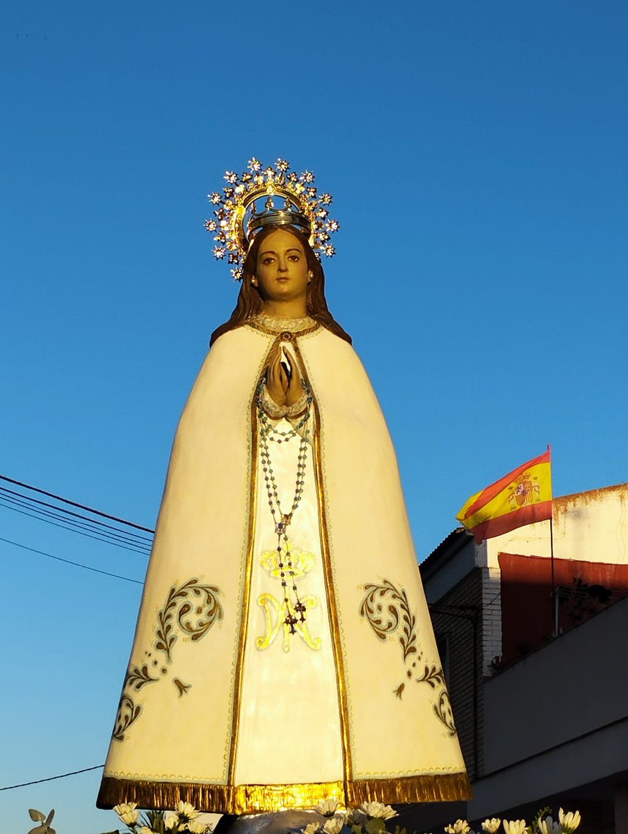 CartagenaPP's tweet photo. Nuestros concejales Paqui Martínez y @belenromero100, y el diputado regional @santilopeznogue asisten a la Misa y procesión de la Virgen de las Nieves en Islas Menores, con motivo de sus Fiestas Patronales.

¡Felices fiestas, vecinos! https://t.co/qZX1DLEq73