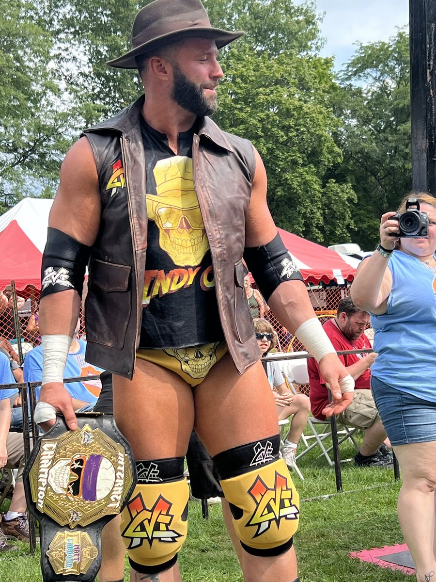 bombshellbilly's tweet image. My son and I got to meet Broski in Binghamton, NY for @XciteWrestling (last time was at Jimmy’s and we all had masks on) … I work a full time job, and 3 part time gigs as a musician/DJ …so some family time rocks! …thank you @TheMattCardona for a great day out with my boy!