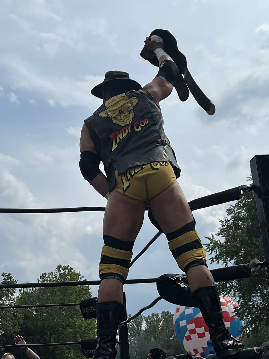 bombshellbilly's tweet image. My son and I got to meet Broski in Binghamton, NY for @XciteWrestling (last time was at Jimmy’s and we all had masks on) … I work a full time job, and 3 part time gigs as a musician/DJ …so some family time rocks! …thank you @TheMattCardona for a great day out with my boy!
