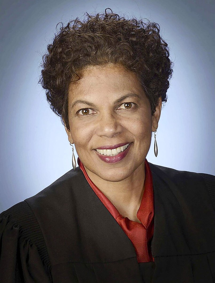 Reply with a 💙 if you want Judge Chutkan to lock trump up. 🤚🏽