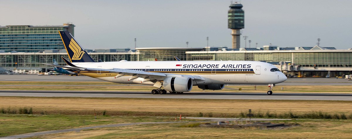 Kent_YVR's tweet photo. The main reason why I was @yvrairport early 😉 #SQ48 @singaporeair @Airbus #A350 arrival. #yvrspotters #avgeek #Vancouver #9VSJB https://t.co/5Ct6kgNEI5