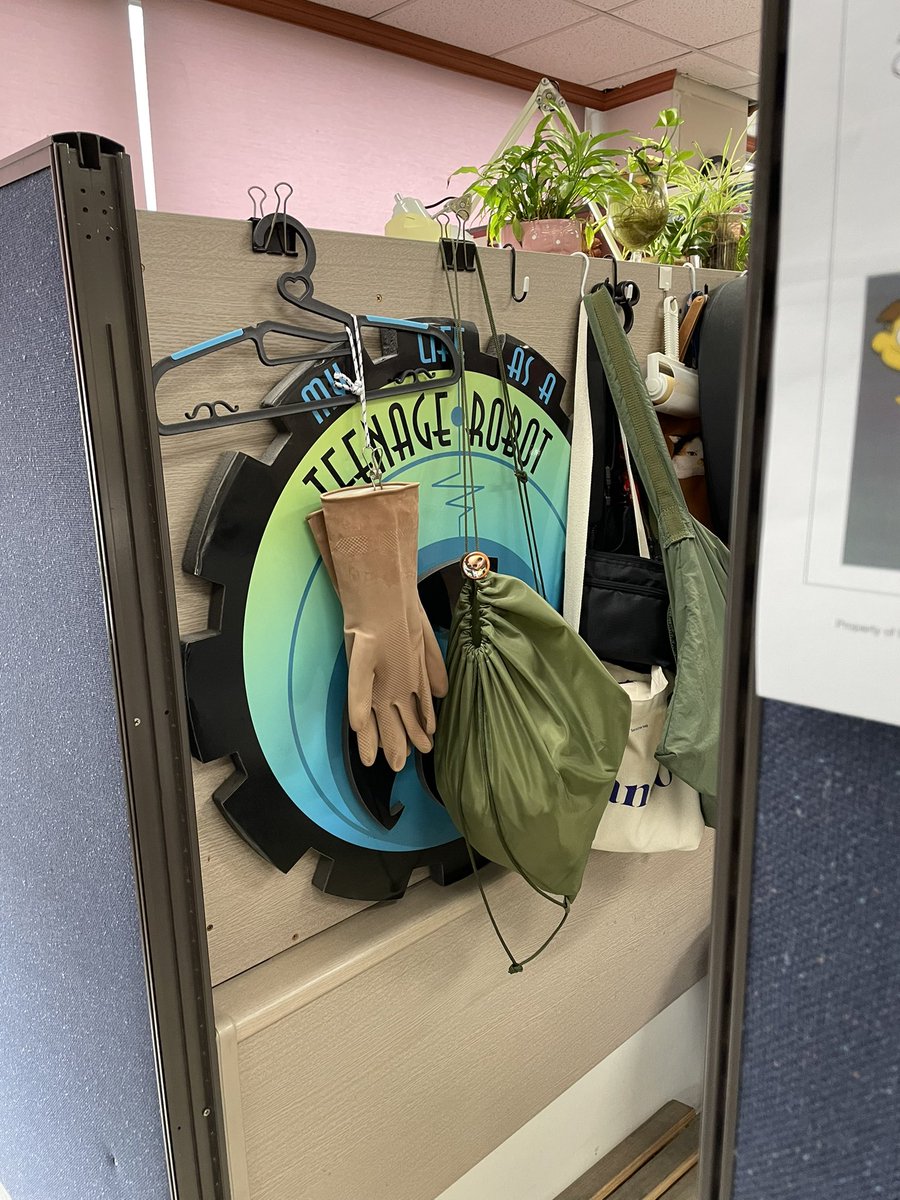 Hanging in a cubicle at Rough Draft Korea last week. <a href="/RobRenzetti/">Rob Renzetti</a> #MyLifeAsATeenageRobot