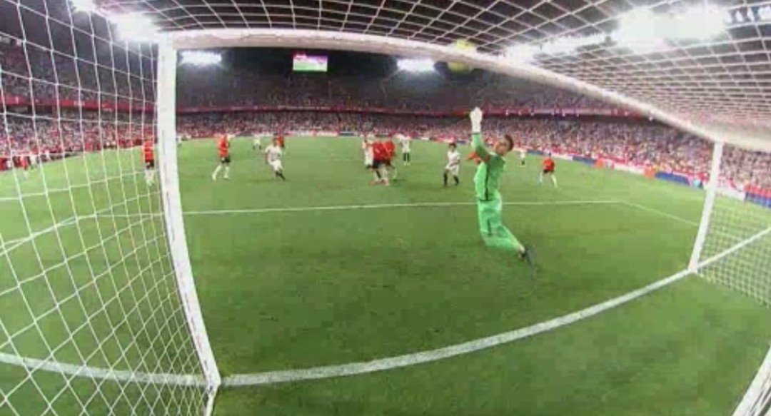 esberro's tweet photo. El mallorquinismo está viviendo el mejor momento desde hace  años, nunca se sabe lo que va a pasar en fútbol, pero la ilusión se palpa
El mérito es de muchos, por supuesto, pero me ha dado por pensar en que sin ti hoy no estaríamos en este punto
HONOR Y GLORIA @manoloreina28 https://t.co/5p8RBSWlkc