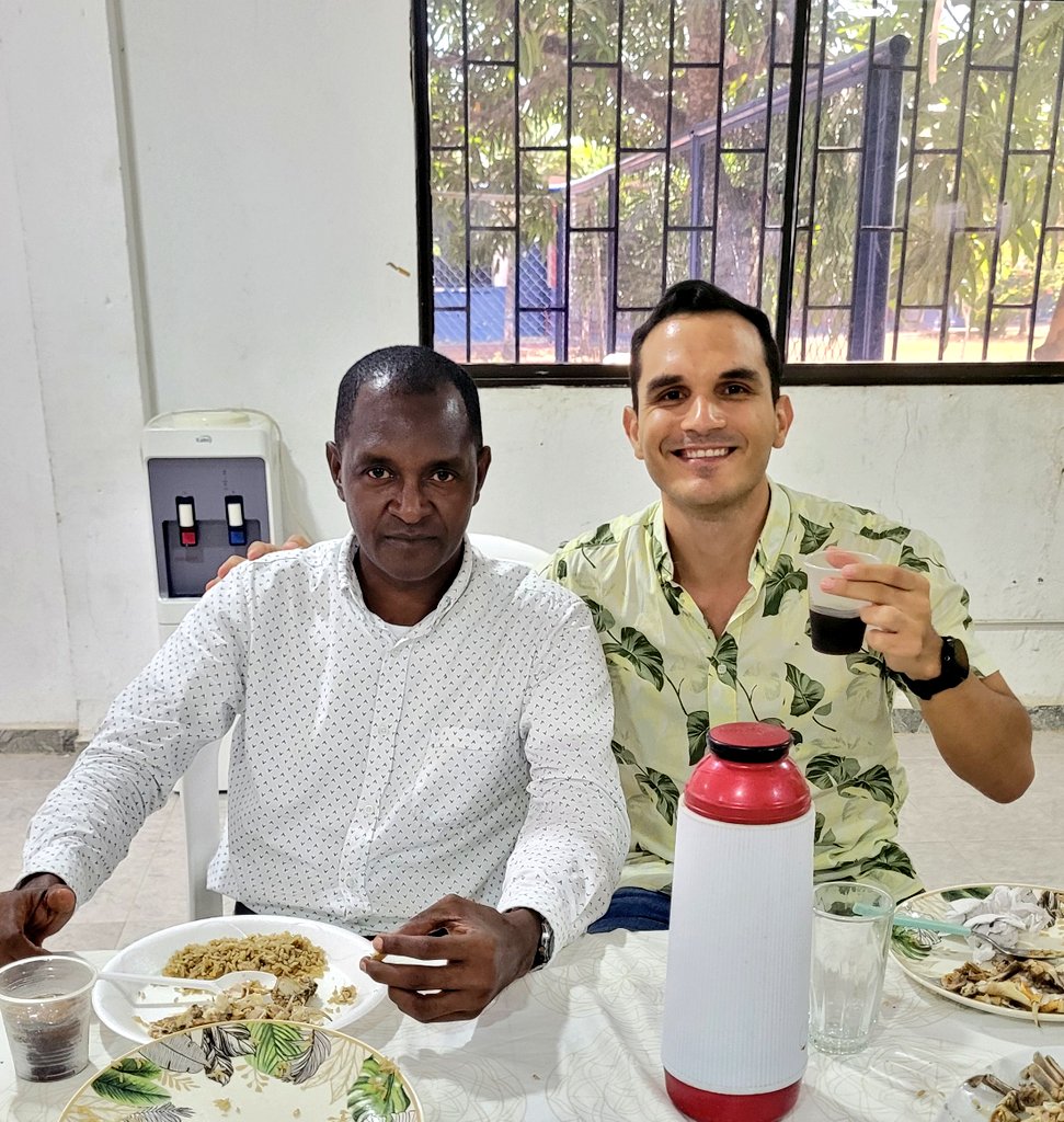 luisvilladc's tweet photo. 😃Hoy ha sido un sábado muy especial.

🥳Pudimos compartir con nuestros amigos de la vereda El Zapatero quienes nos invitaron un delicioso arroz de cangrejo 🦀 y un ☕️

🤗Estamos felices de haber logrado terminar las obras de su acueducto 🚰 y mejoramiento vial. https://t.co/zEEEbJHYl4