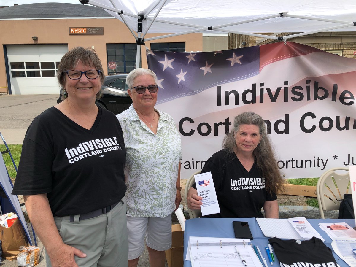 IndivisibleCort's tweet photo. Indivisible Cortland County reached out to the community today during #ArtsOffMain. #ArtsMatter and we must protect #Freedom of expression. There sure are a lot of wonderful people here in #NY19 who care deeply about #HumanRights and #Democracy. https://t.co/ynhIy6Ji9x