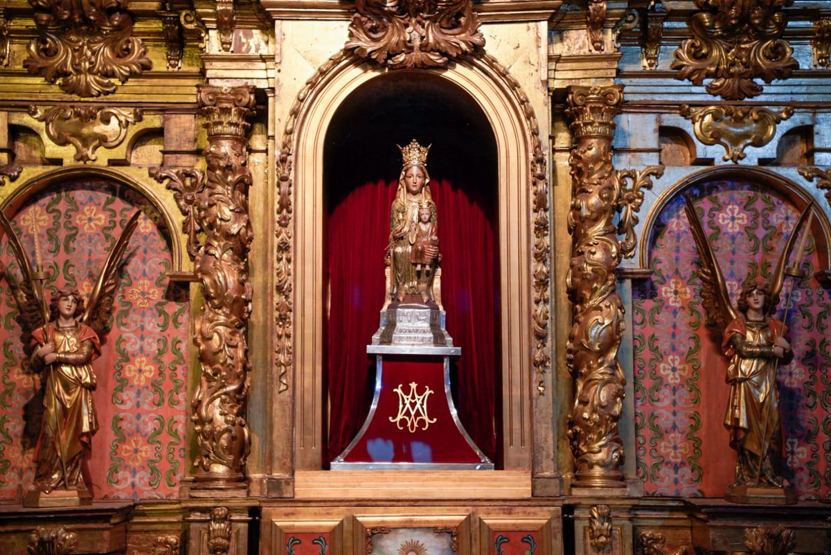 VOX_ColmenarV's tweet photo. Acompañando a la Hermandad de Nuestra Señora de los Remedios en la presentación del programa religioso.

Una portada diferente que nos ha encantado 😍 
Enhorabuena por la elección.‼️

Ya queda menos para que la tengamos entre nosotros.🤗

#Remedios23 https://t.co/EMkXi1rao2
