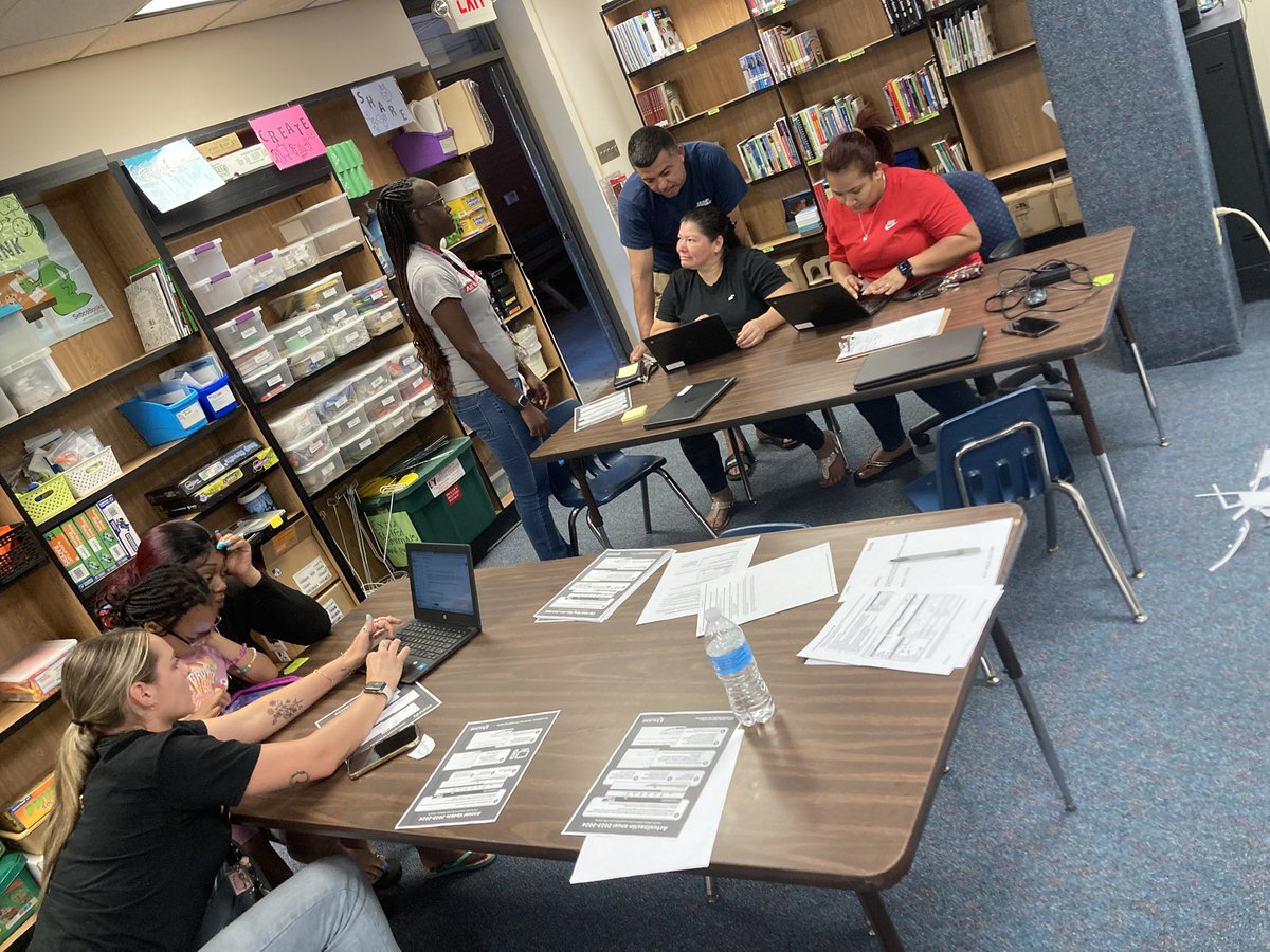 LAshley2016's tweet image. From committee planning meetings yesterday afternoon to supporting our families with Home Access Updates this morning @GrayES_AISD we will work together to be a part of the solution and not the problem. #LearningIsAnAdventure #FindTheGood