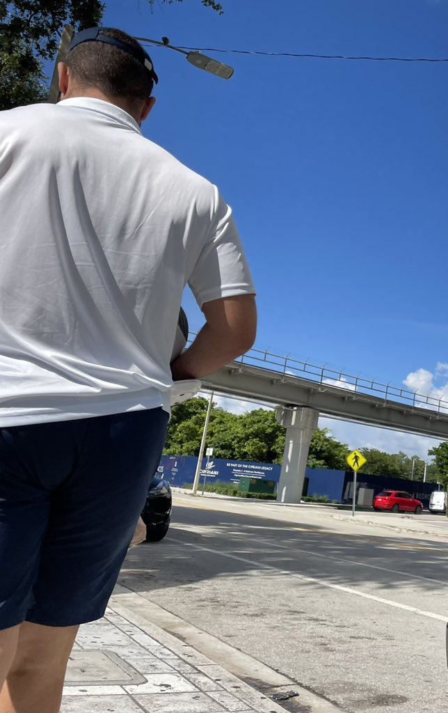 Jyno4fun's tweet photo. Caught a thick one out in the heat!

#spycam #butt #ass #bubblebutt
#publicbutt #publicass #menass https://t.co/ZRgGGJAh8j