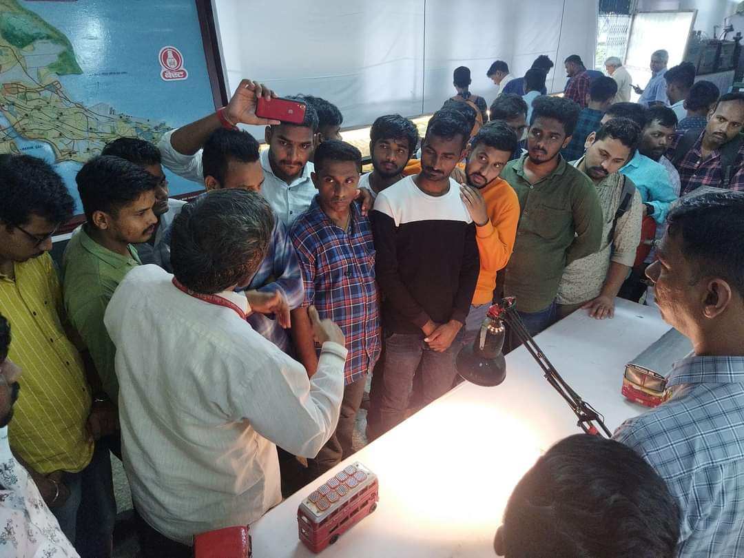 PadaveShubham's tweet photo. A wonderful response received from Mumbaikars on the very first day of BEST Undertaking's Exhibition held at Anik Depot on an occasion of BEST Day.

Do visit our BEST's Museum to know more about @myBESTBus
&amp; @myBESTElectric

#Mumbai #Bestundertaking
#Museum #Buses #Tram https://t.co/qQ6HzUX3bb