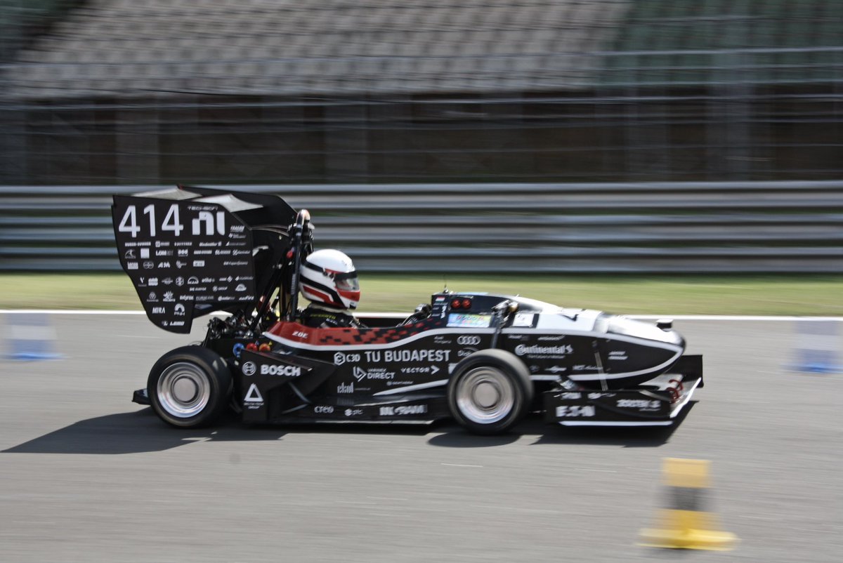 bme_frt's tweet photo. Formula Student East Day 3 🏎️🇭🇺
@FS_East
#bmefrt #bme #formularacingteam #formula #racing #team #formulastudent #fs #student #university #competition #racecar #electric #motorsport #engineer #zoe #hungaroring #fseast https://t.co/MfdLq8yFK4