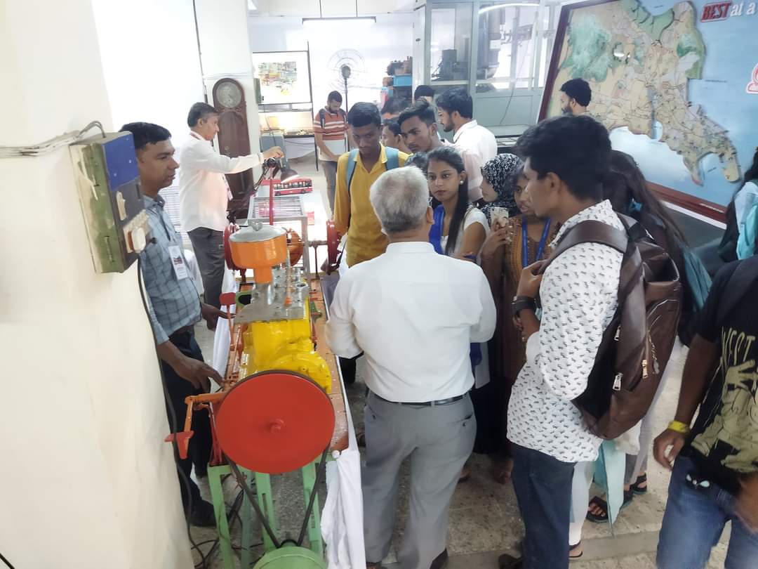 PadaveShubham's tweet photo. A wonderful response received from Mumbaikars on the very first day of BEST Undertaking's Exhibition held at Anik Depot on an occasion of BEST Day.

Do visit our BEST's Museum to know more about @myBESTBus
&amp; @myBESTElectric

#Mumbai #Bestundertaking
#Museum #Buses #Tram https://t.co/qQ6HzUX3bb