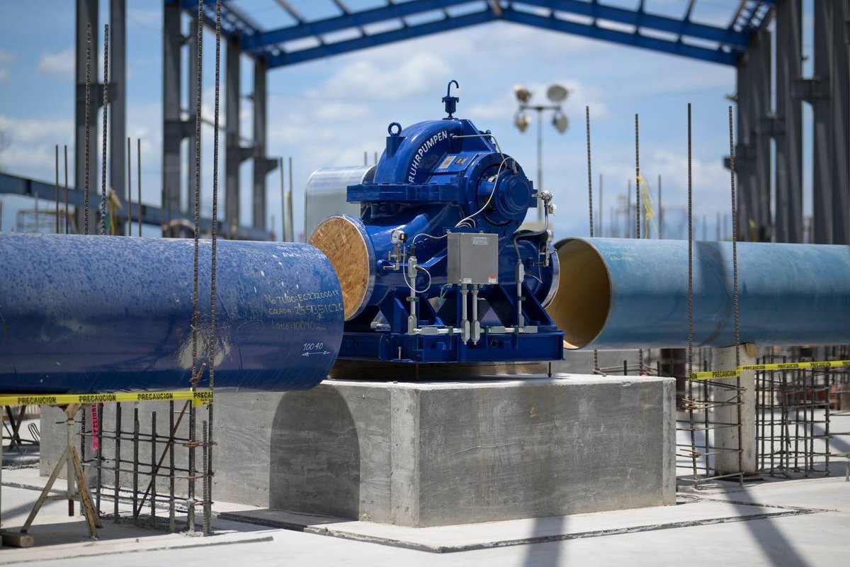 nuevoleon's tweet photo. Estamos por terminar la construcción del acueducto El Cuchillo II, con el que llevaremos 5 mil litros de agua por segundo adicionales a la ciudad. A ti te toca bajar tu consumo y ser un ciudadano de 100 litros diarios.👷🏽‍♂️🚧🛠💦 https://t.co/oyfUNWkUd1
