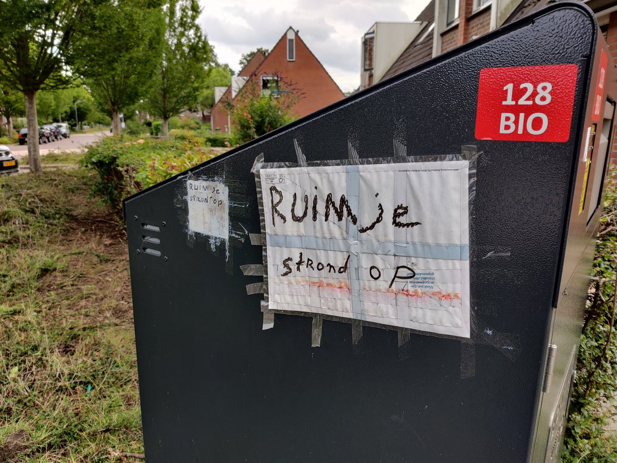 hingstman's tweet photo. Assen-oost, een paradijs voor taalliefhebbers! 😁 @Taalvoutjes #Assen #Stront https://t.co/a5x7O1XVxN