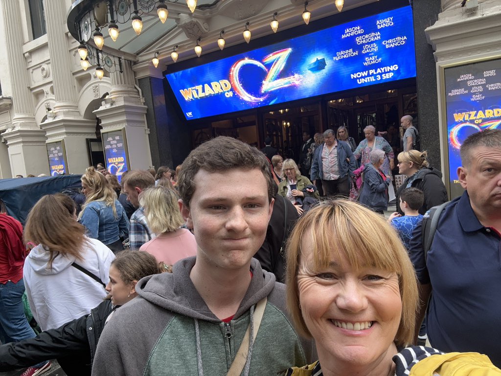 dumbleit's tweet photo. @JasonManford children first!!  What about the mums of grumpy teenagers (who didn’t get a photo after 3 times of trying?) 😭. Great show https://t.co/EZmNL7Et9g