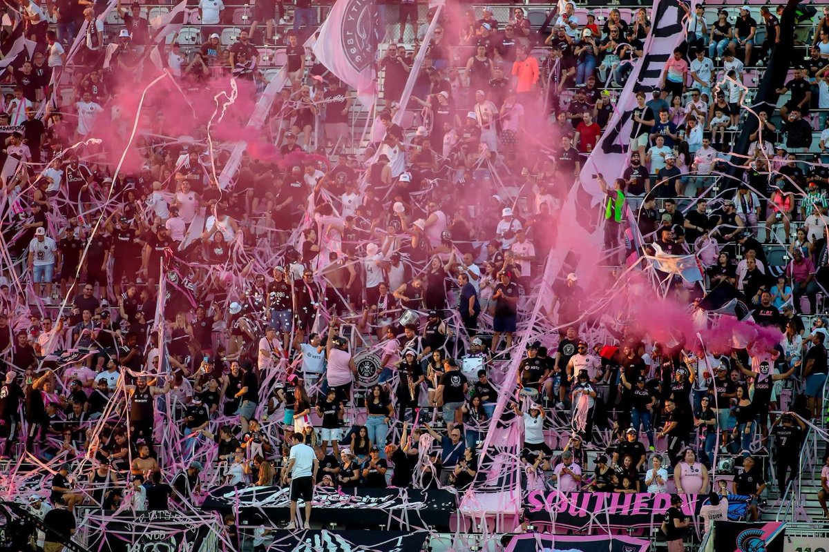 VICECITY1896's tweet photo. QUE LO CUENTEN COMO QUIERAN.. hemos estado desde antes de Messi, estamos ahora con Messi, y estaremos después sin Messi.. 

PAST PRESENT FUTURE-HERE TO STAY

Esto es la ciudad del vicio, Esto es VICE CITY 1896 🖤💗 (Orlando cagon 😘) 

#intermiamicf
#lafamiliaimcf
#vicecity1896 https://t.co/VCNyoI8qrW
