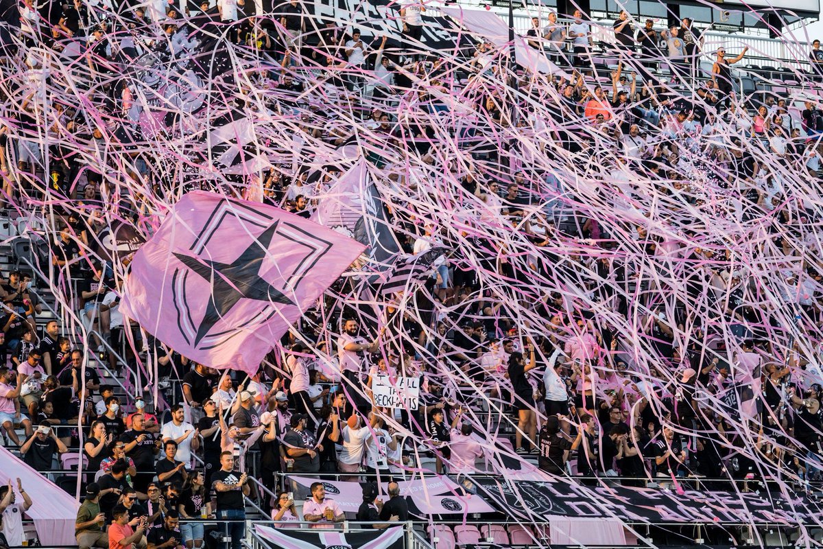 VICECITY1896's tweet photo. QUE LO CUENTEN COMO QUIERAN.. hemos estado desde antes de Messi, estamos ahora con Messi, y estaremos después sin Messi.. 

PAST PRESENT FUTURE-HERE TO STAY

Esto es la ciudad del vicio, Esto es VICE CITY 1896 🖤💗 (Orlando cagon 😘) 

#intermiamicf
#lafamiliaimcf
#vicecity1896 https://t.co/VCNyoI8qrW