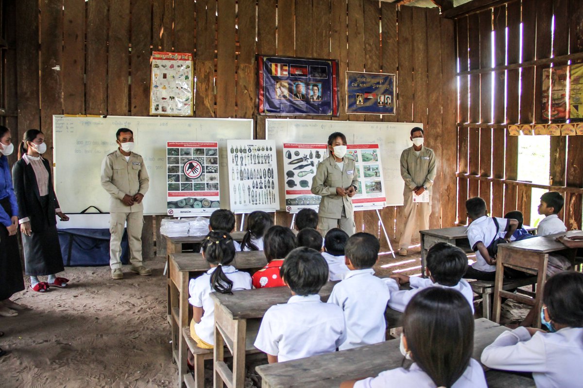 herorats's tweet image. Clearing landmines &amp;amp; other explosives is at the heart of what #APOPO Mine Action does to protect people &amp;amp; their livelihoods from weapons that have little to do with them. APOPO educates vulnerable communities about the risks of explosives to keep them safe. #EORE #riskeducation