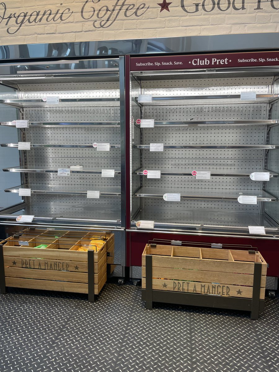 JSHEEKEY's tweet photo. @Pret 4:22pm Clarkes Village. You close at 7pm. 
You; Are you eating in? 
Me; Will you be able to make a sandwich for me please? 
You; No, what’s out there is it: https://t.co/M2l55I5qsI