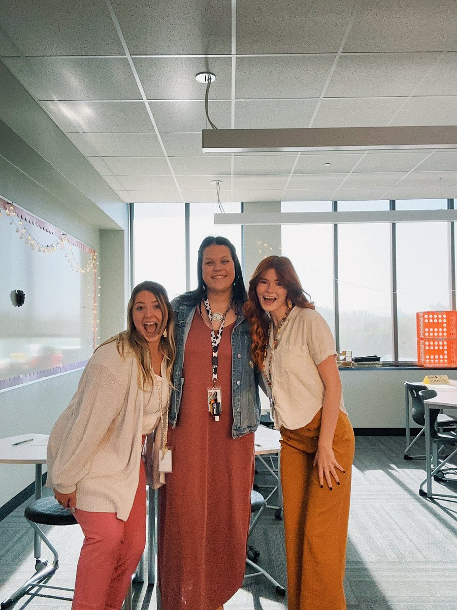 Emily Rudd tweet media