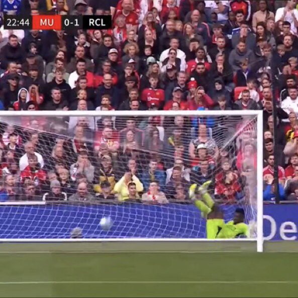 Leo50324625's tweet photo. They compared him to Alisson ๐ญ๐ญ๐ญ #Onana #LiverpoolFC #ManchesterUnited #ShitKeeper https://t.co/838gtxrXPW