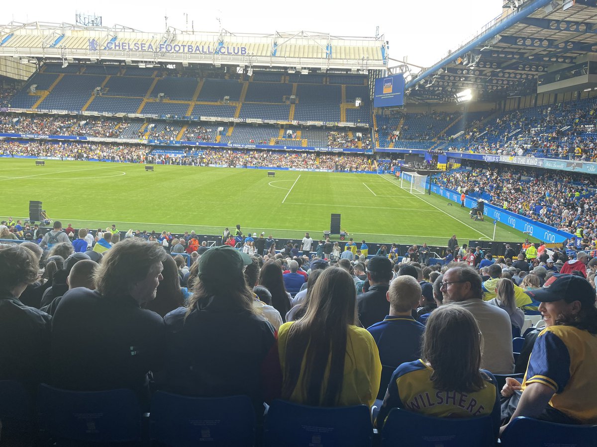 Thousands of Ukrainians. Surprisingly few in Chelsea colours.