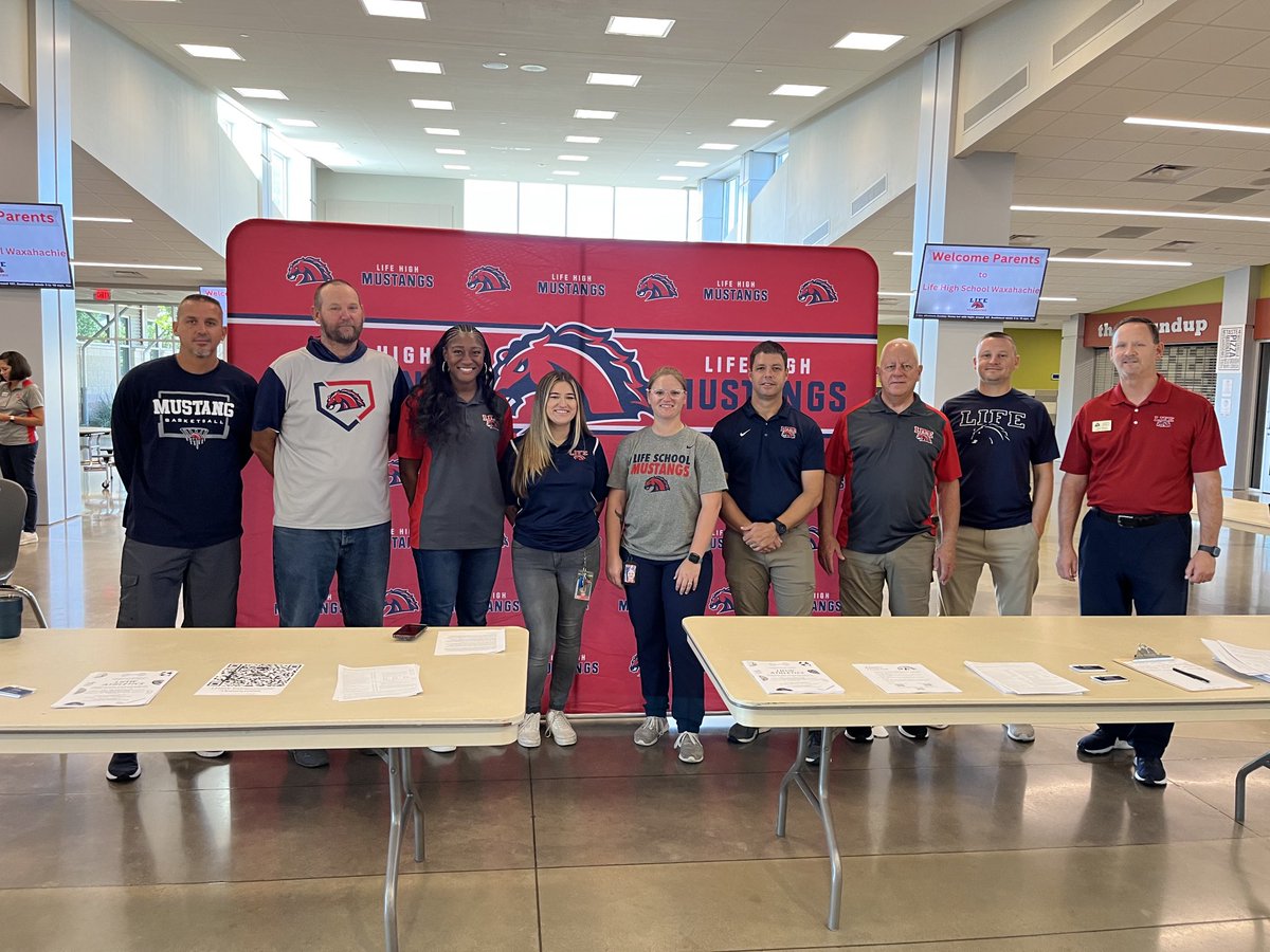 coachwelch67's tweet photo. Thank you coaches for your help this morning with New Student Orientation. Go Mustangs! ⁦@lifemustangs⁩ ⁦@lifeschools⁩ ⁦@SLThrush⁩ https://t.co/kAZSyv2sAV