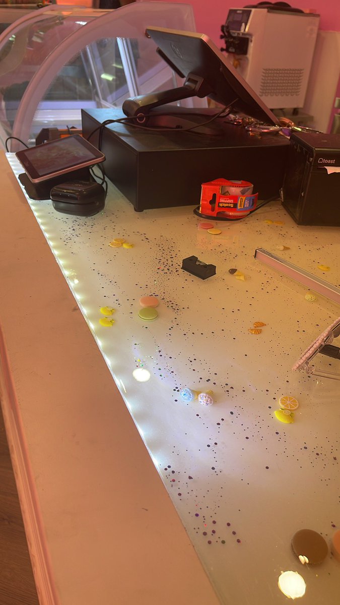 #epoxy countertop created for a bakery in #morenovalley. 

#epoxyresin #deeppour #bakery #icecream #art #artist