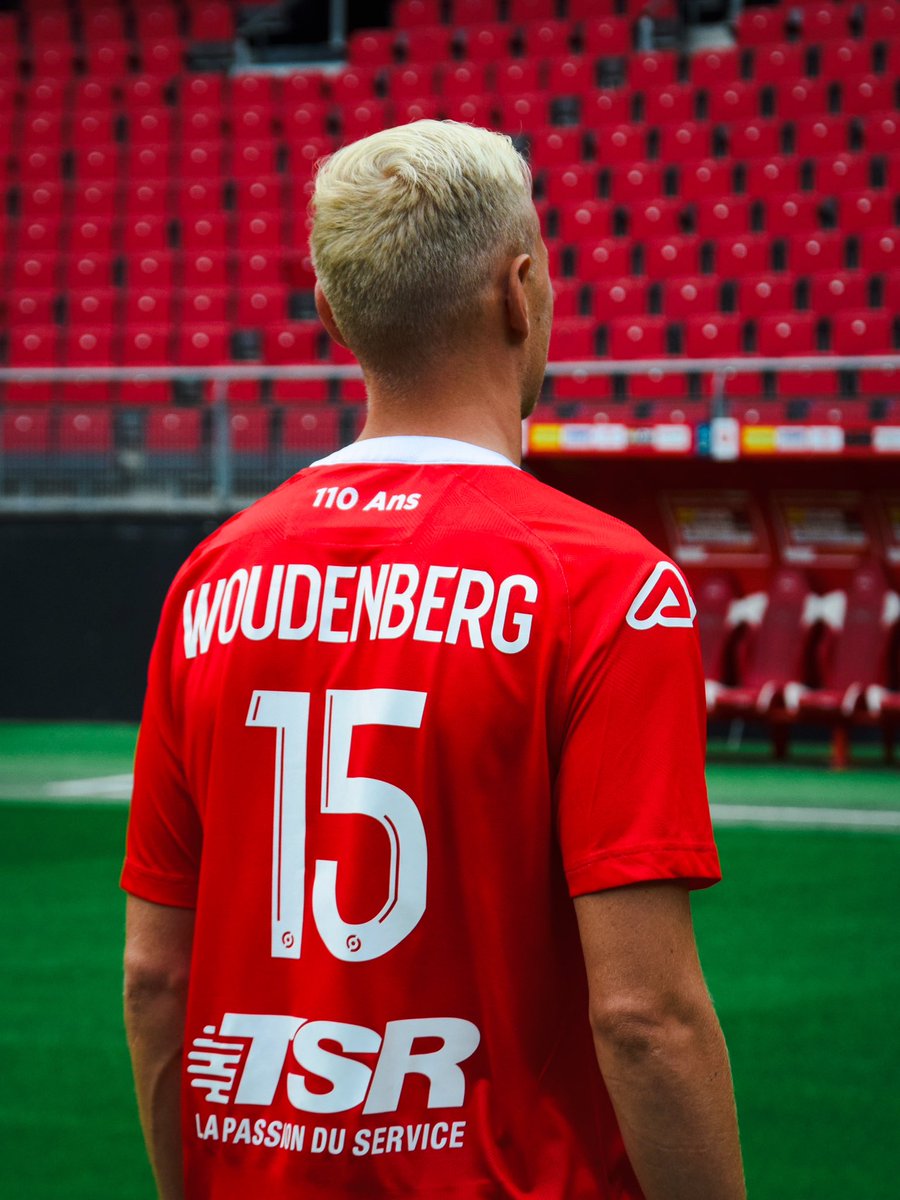 Vous le découvrez en ce moment même sur le parvis de la Tribune Nungesser, accueillons aujourd’hui 𝗟𝘂𝗰𝗮𝘀 𝗪𝗼𝘂𝗱𝗲𝗻𝗯𝗲𝗿𝗴 dans la famille du #VAFC ❤️🤍

Notre nouveau latéral gauche s’est engagé pour 2 saisons (+1 en option) ! ✍️

#BienvenueLucas 🫶