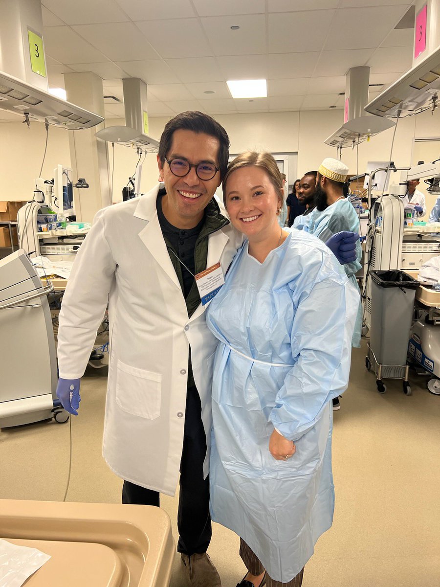 Amazing time at @ASGEendoscopy first year endoscopy course! Was able to meet so many amazing people including @SanchezLunaMD , an alumni from the ole stomping grounds @AHNGastro 💩