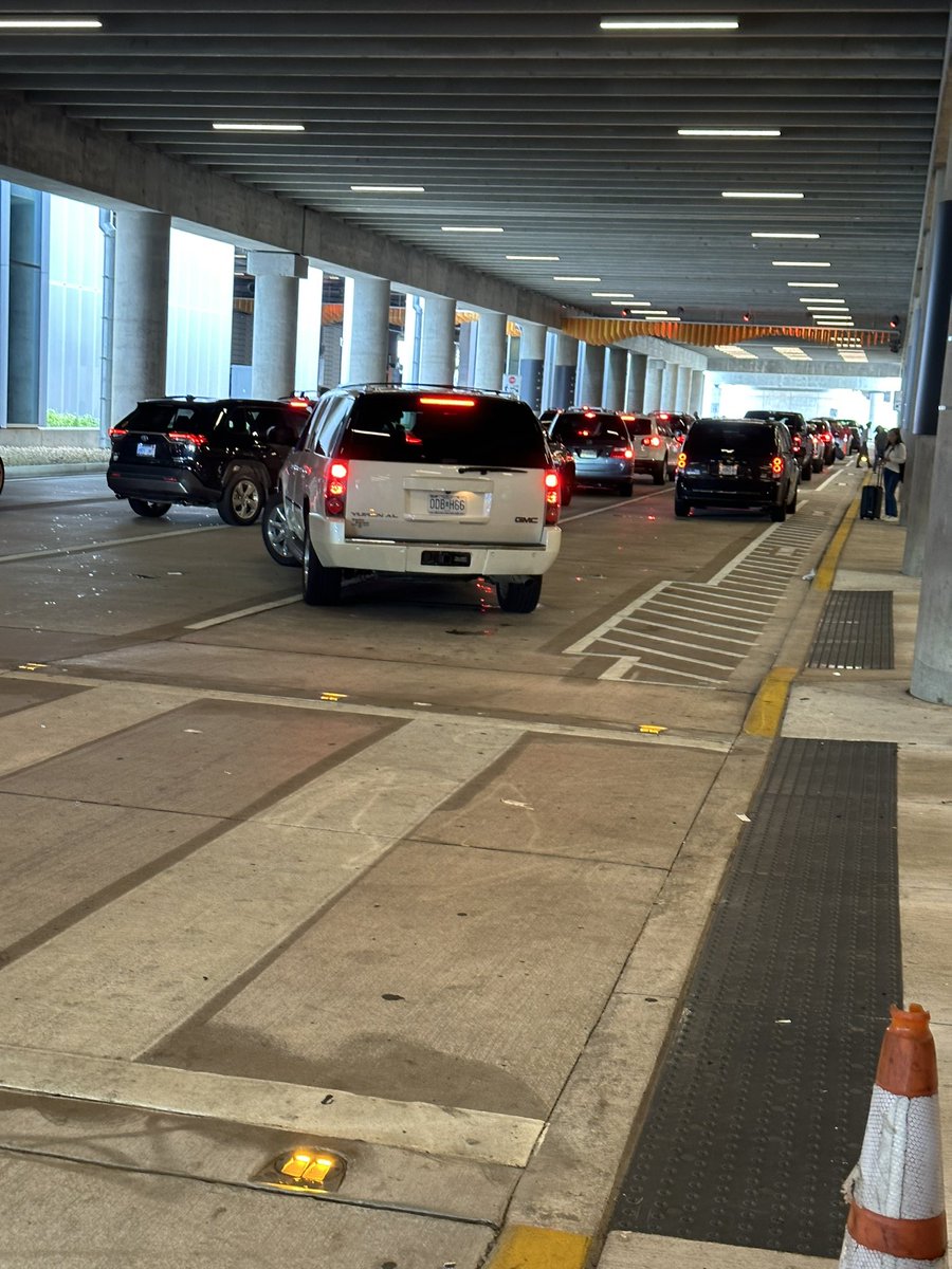 jeffrcasey's tweet photo. How have we not fixed this stupidity?? @Fly_KansasCity @QuintonLucasKC https://t.co/2FlAH2GC0v