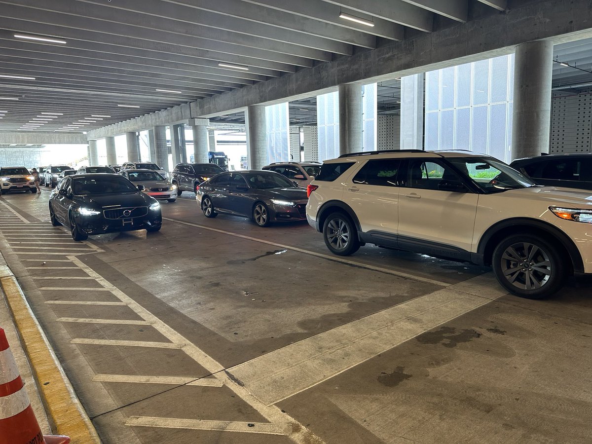 jeffrcasey's tweet photo. How have we not fixed this stupidity?? @Fly_KansasCity @QuintonLucasKC https://t.co/2FlAH2GC0v