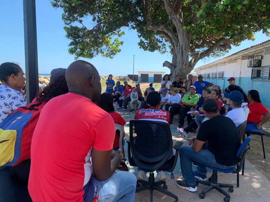 #LaGuaira mas de 300 personas se congregan hoy en el Estado la Guaira en las diferentes ASIC, para participar en Asamblea Comunitaria de Salud y avanzar en el Plan de Promoción para  Control de Vectores #PícaleAdelanteAlDengue
#JuntosPorCadaLatido