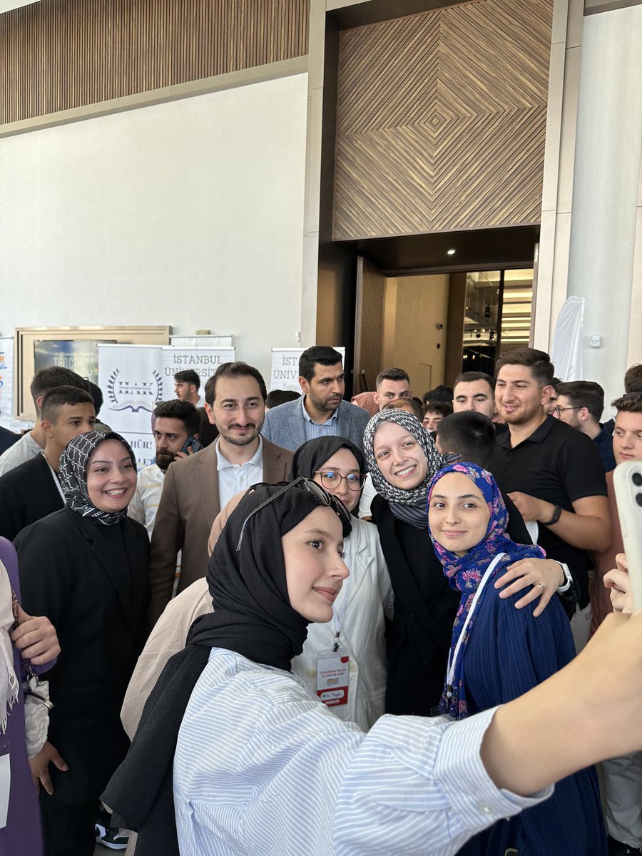 İstanbul İl Gençlik Kolları’mızın düzenlediği “Tercihim İstanbul” programındaydık📚📌🏫

Seçecekleri bölümlere yönelik tecrübelerimizi ve fikirlerimizi paylaştık, kardeşlerimizin kafalarındaki soru işaretlerini gidermeye çalıştık.

Tercih dönemleri zor ve önemli süreçlerdir. Bu