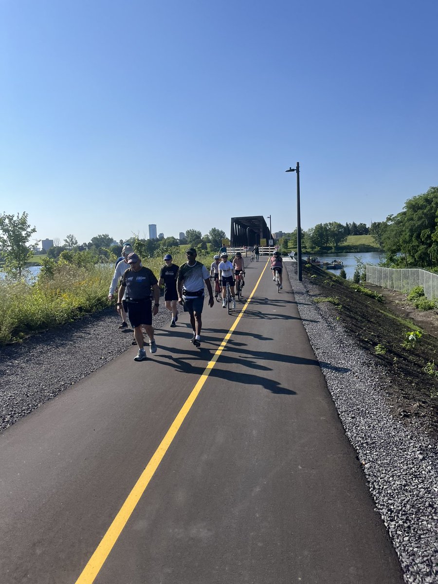 _MarkSutcliffe's tweet photo. First run across the newly opened Chief William Commanda Bridge this morning! Great to see so many people using it. Spectacular views of the river and downtown!

Première traversée du pont Chief William Commanda nouvellement ouvert ce matin ! C'est formidable de voir autant de gens l'emprunter. La vue sur le fleuve et le centre-ville est spectaculaire !