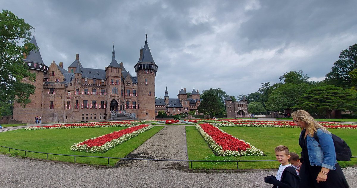 YvoDreamcatcher's tweet photo. Daytrip to a castle 😊 #DeHaar https://t.co/EaNSc8CidM