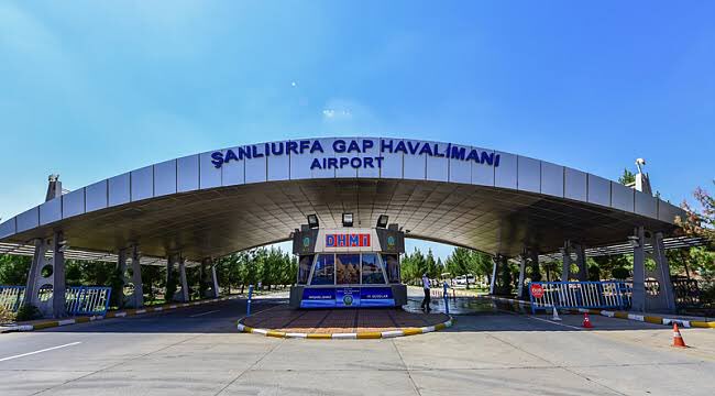 Turizm sezonunda, Şanlıurfa'mızda uçak seferlerinin iptal edilmesi Şanlıurfa'ya İHANETTİR! Fakat, bundan daha skandal bir olay varsa oda, Akp milletvekillerinin uçak seferlerinin arttırılacağını "Müjde" olarak kamuoyuna sunmasıdır.
Bu milletle dalga geçmeyin!
⤵️