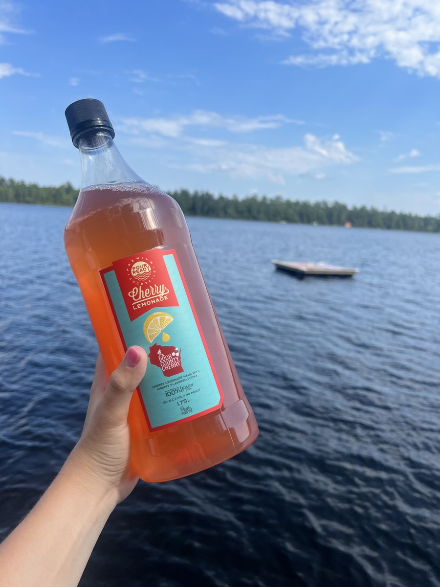 StandardDistill's tweet photo. Pour Ready is perfect for those sunny lake days ☀️
Simply pour over ice and enjoy our refreshing, ready-to-drink cocktail!
#centralstandard #distillery #pourready #CraftedToGather #summer #lakedays #Milwaukee #spirits https://t.co/1uZdxigb0I