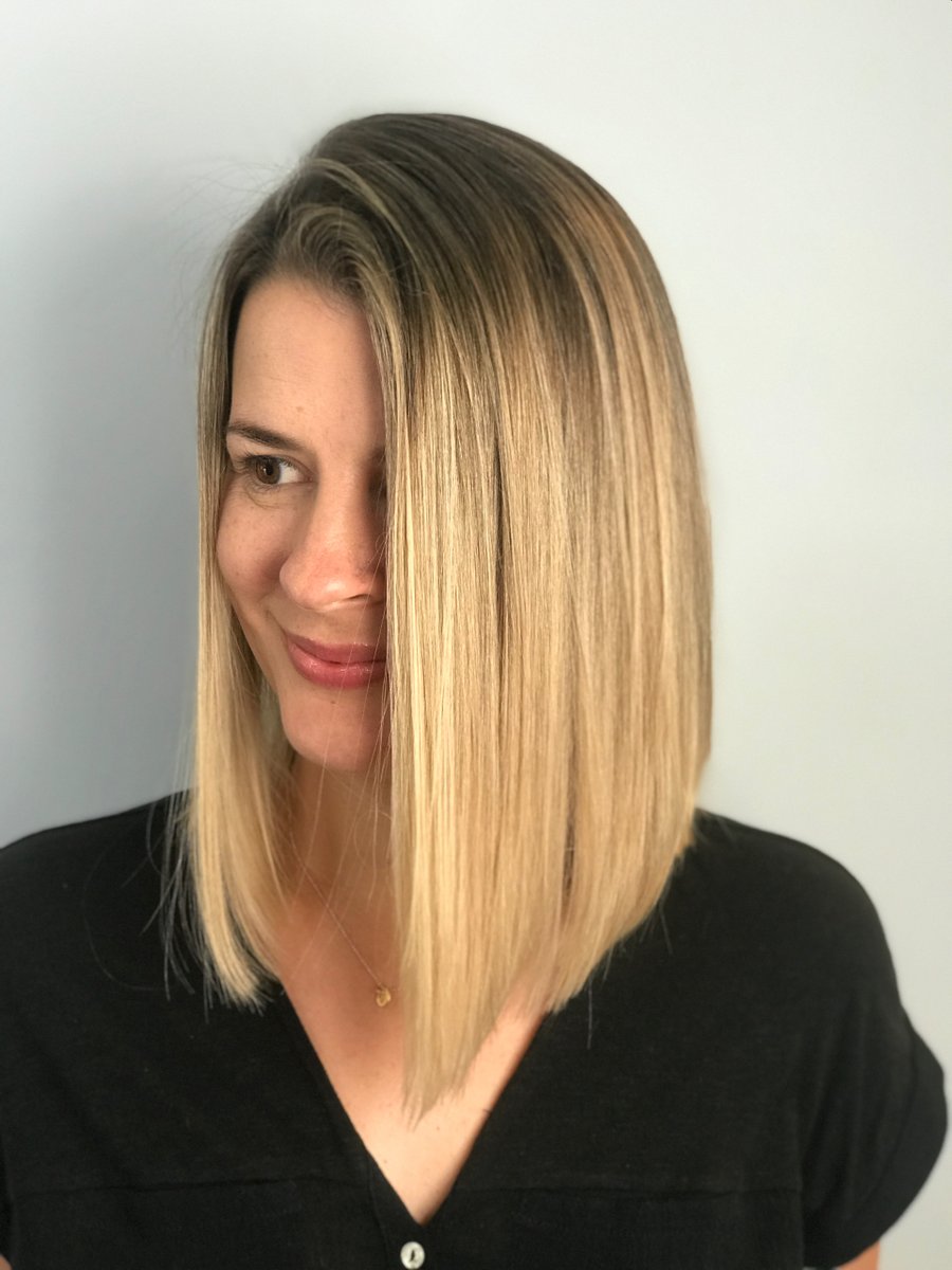 Summer hair flow!
Hair by @ivytatlock 
_________________________
 #balayageartists #rootmelt
#blendedhair #balayagehighlight
#dimensionalblonde
#instahaircolor #aheadhairmedia
#livedinblonde #colourcorrection #understandtheprocess #hairtransformation #olaplex #californiablonde
#h