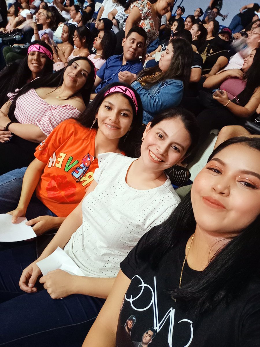 dayilove4's tweet photo. @CNCOmusic 1/Julio- Coliseo Voltarines Polo-Ecuador🇪🇨😍💟.
Esa fue nuestra primera y última cita🥹😭😘 #CNCOUltimaCita https://t.co/ukjGiNbSPd