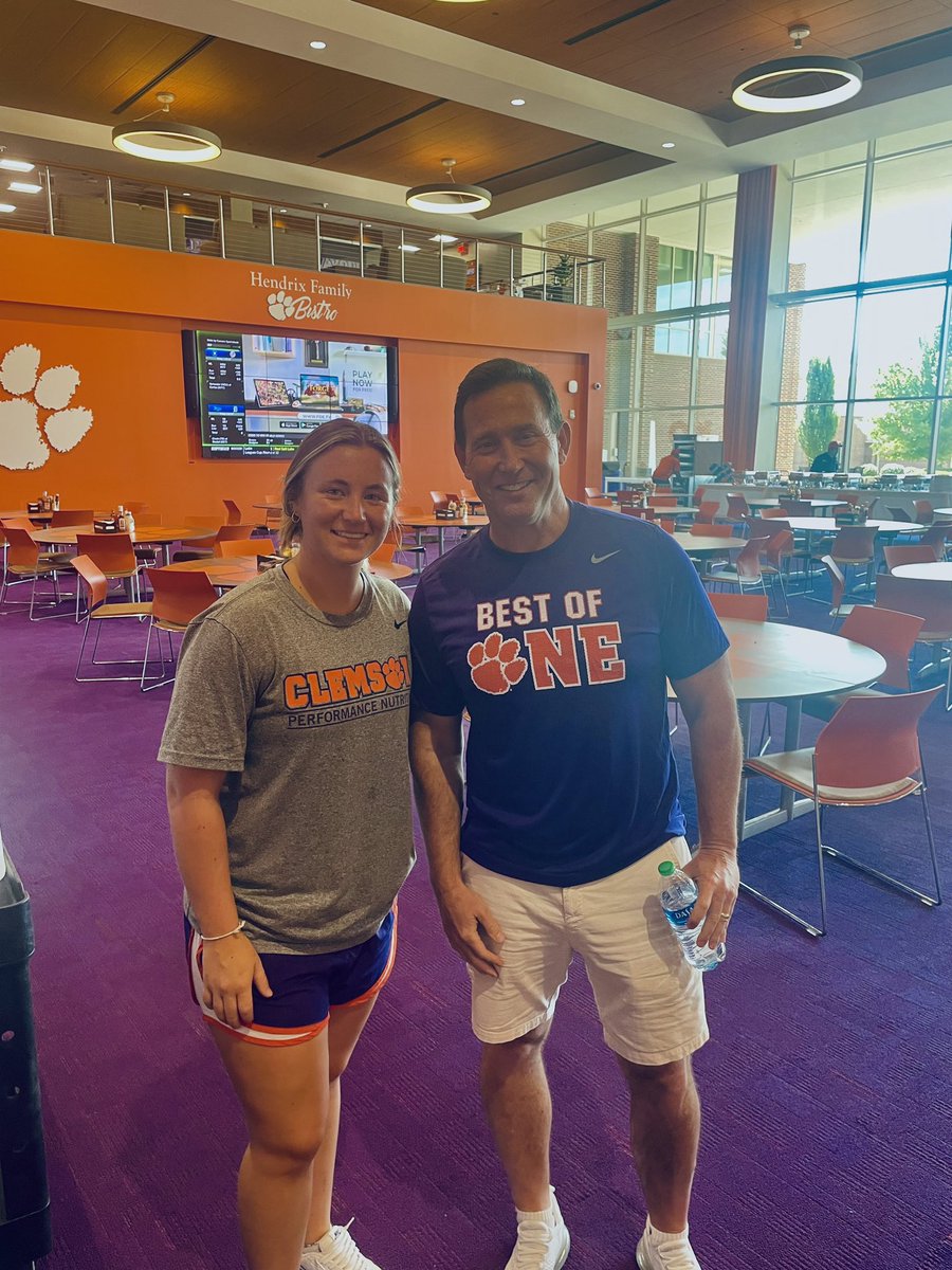 Day made when my M2 sends this and tells <a href="/JonGordon11/">Jon Gordon</a> how much her mom loves his work and used <a href="/EnergyBusSchool/">EnergyBusSchools</a> when a principal. 💚🤎