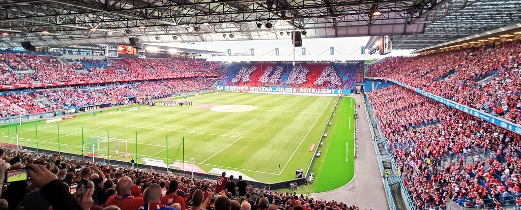 Sl_Partyka's tweet photo. #WISSTA Tak kibice Wisły Kraków i fani pożegnali Jakuba Błaszczykowskiego.
#jb16 #PierwszaLigaStylŻycia #Fortuna1Ligi #soccertrip365 @_1liga_ @eFortunapl @WislaKrakowSA https://t.co/2gbdDv2yhG