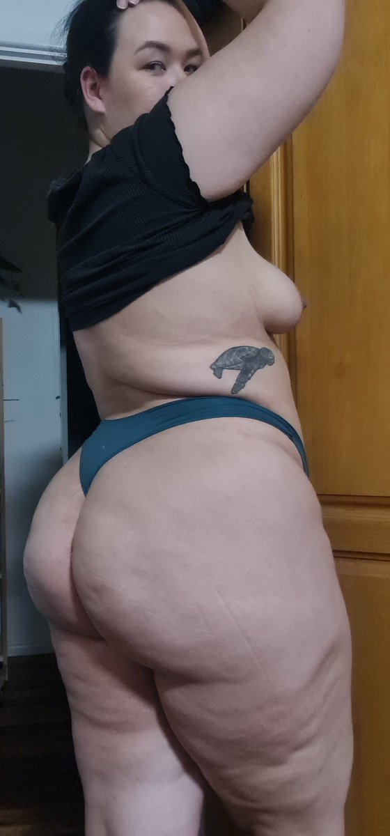 bruisedpeach666's tweet photo. Don't forget to jerk off to my me today 😇 https://t.co/EUYOFB9aKB