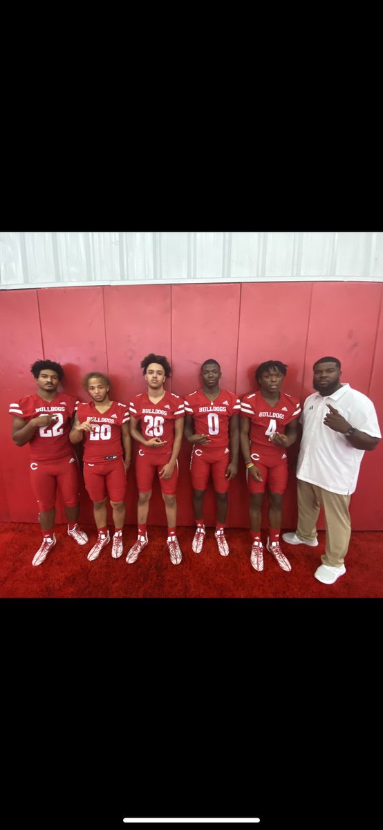 coach_horsley's tweet photo. Year 10 let's go! #DawgDynasty https://t.co/OujRVLbbRV
