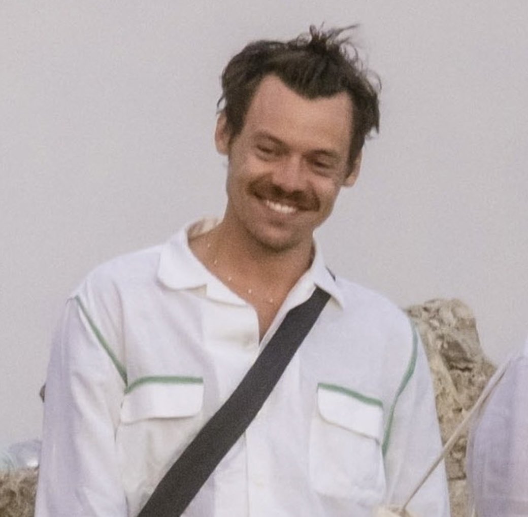 7Osloveontour's tweet photo. always looking so dreamy when he’s in italy https://t.co/K8Zwty3Exq