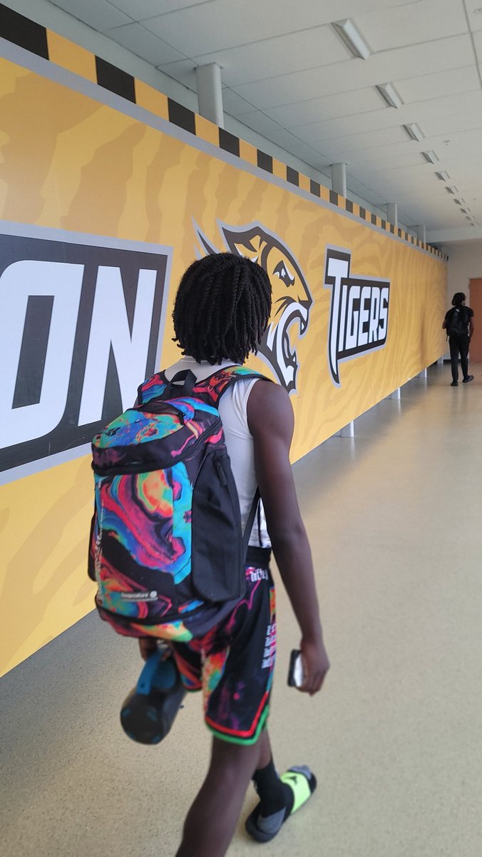 StonewallGreen's tweet photo. 1st College Elite Camp Experience
#GohTigers https://t.co/UJXxAavUIM