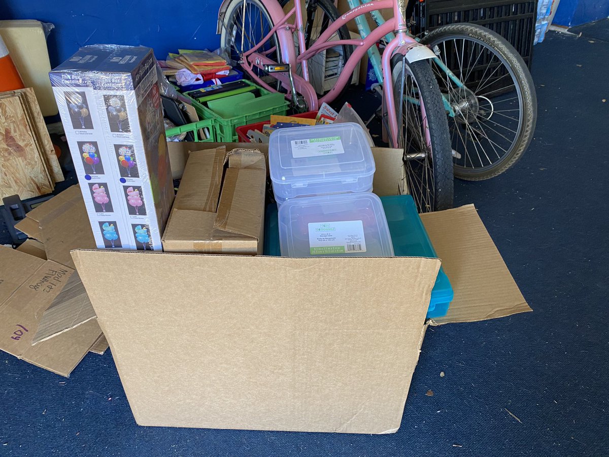 Cantwell0607's tweet image. I hit the teacher jackpot between Sha&apos;ree S Terry and Nikki Nacole Mozee I’m going to ready for this school year! #TeachersHelpingTeachers #backtoschool #organizationiskey