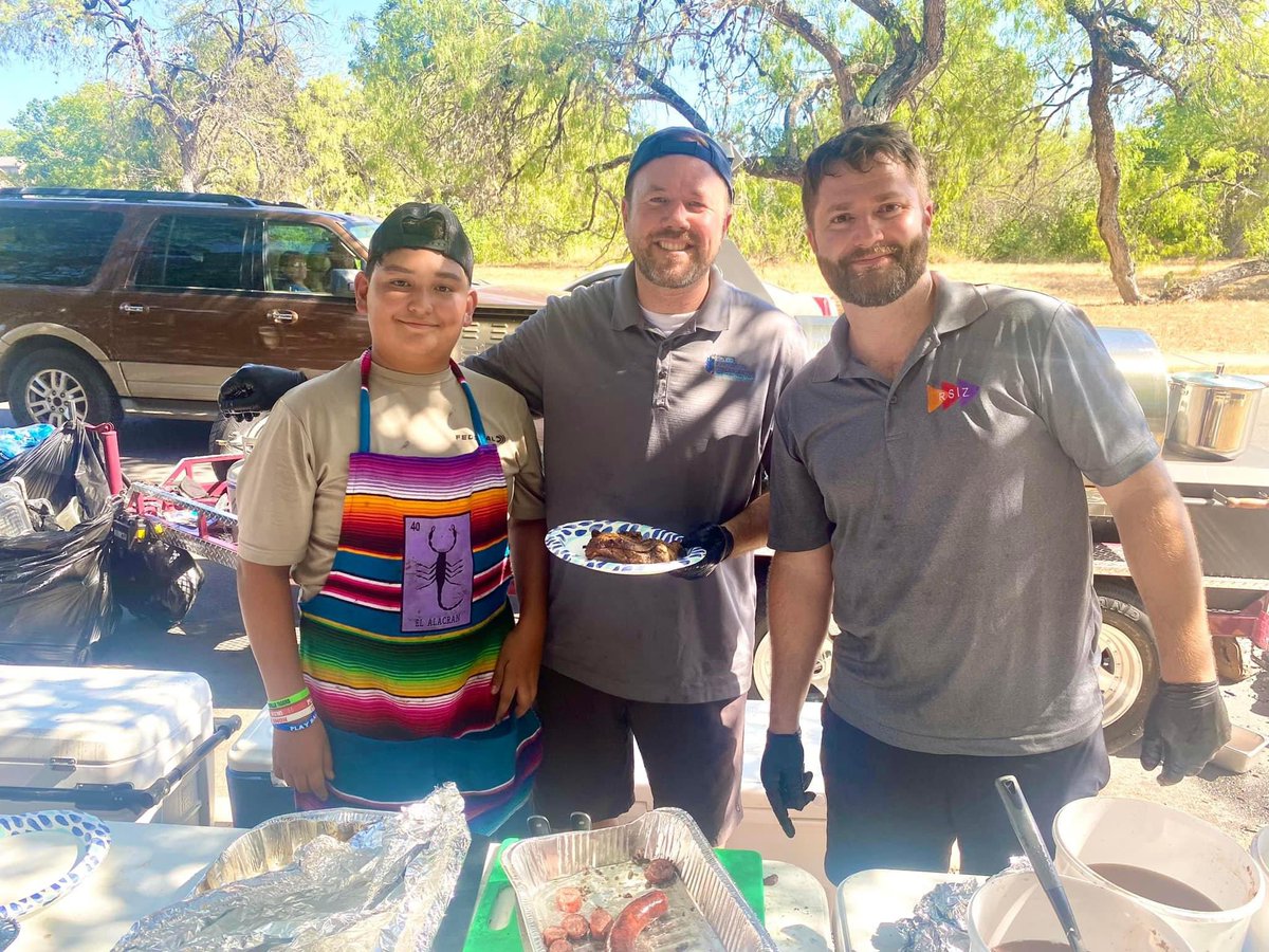 So many families at <a href="/LamarElemSAISD/">Lamar Elementary SAISD</a> meet the teacher! Thank you to former Lamar student and pitt master Dominic for some amazing BBQ on the <a href="/PittsandSpitts/">Pitts & Spitts</a> trailer. @saisd <a href="/SAISD/">San Antonio ISD</a>Foundation <a href="/SA_MindshiftED/">MindShiftED</a> @SACharterMoms <a href="/cep_team/">City Education Partners</a> <a href="/inez9900/">Roxanna</a> #txed