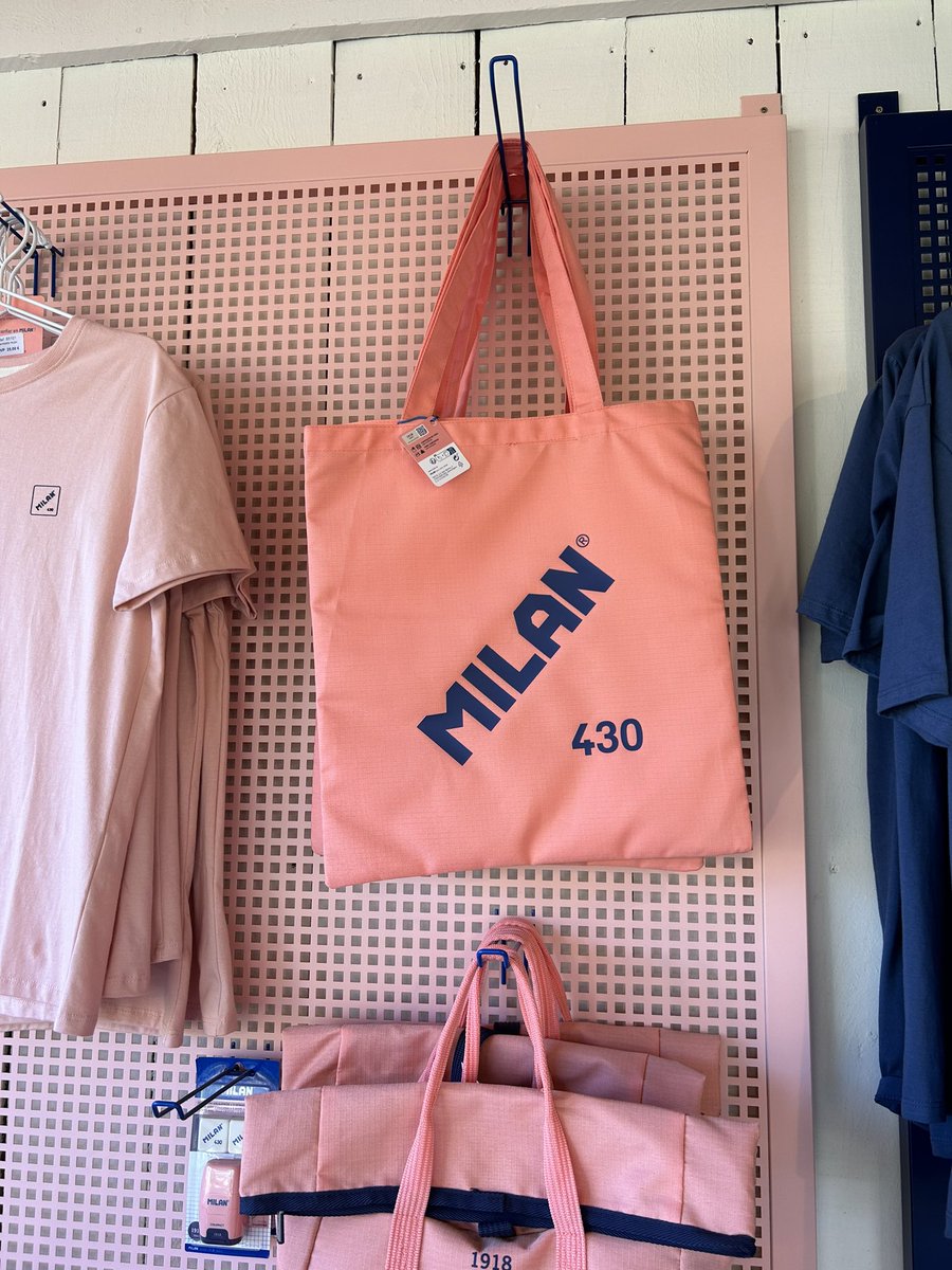 user71837282747's tweet photo. @pachidermi EN LA SANTA MARKET ENCONTRAREIS MUCHISIMAS TOTEBAGS Y MUCHOS PRODUCTOS MAS!!! 
se encuentra en Santa Cristina, Catalunya.

#AdmisionEscolar2024 #totebag #milan #gomamilan #santamarket #infancia https://t.co/xF5p5Vfeed